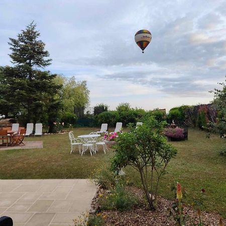 La Maison Genevier - Chambre La Family Hotel Montreuil-en-Touraine Bagian luar foto