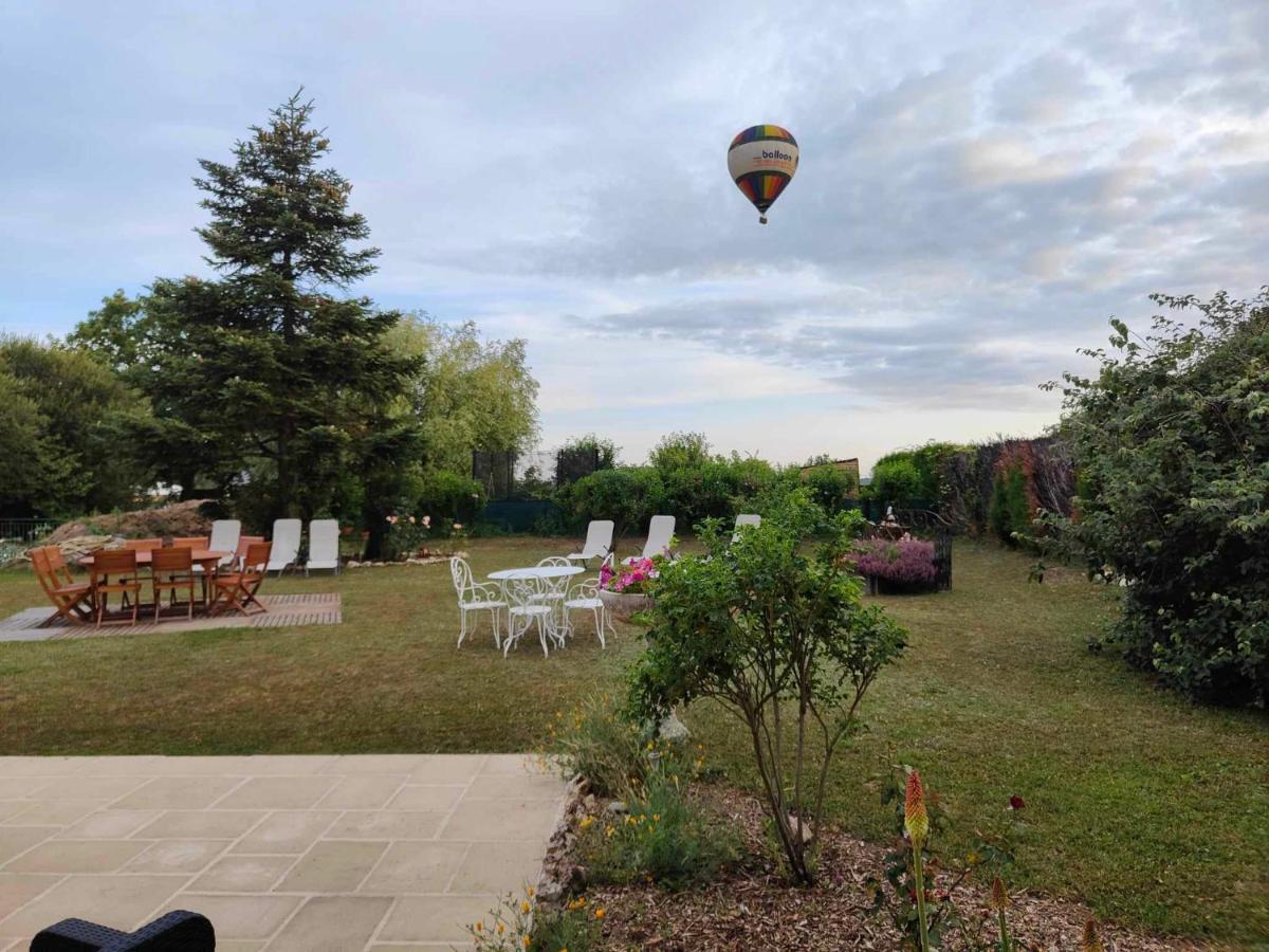 La Maison Genevier - Chambre La Family Hotel Montreuil-en-Touraine Bagian luar foto